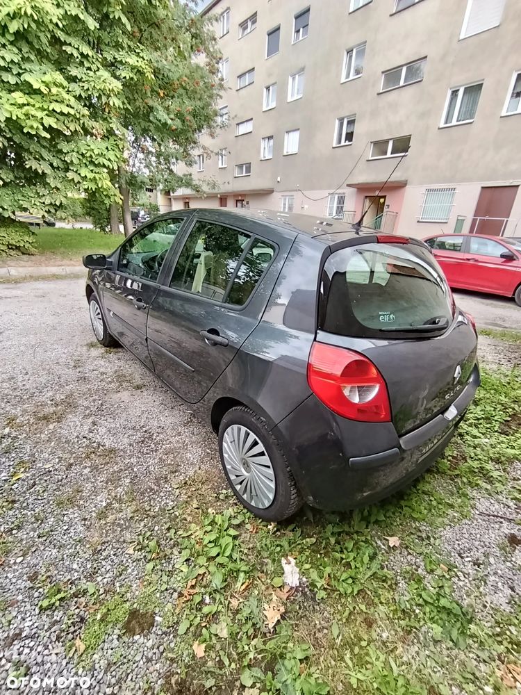 Renault Clio 1.2 16V Authentique - 4
