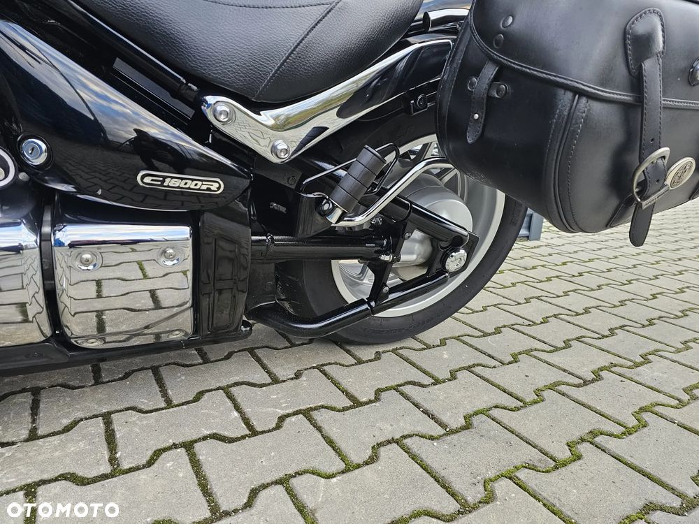 Suzuki Intruder - 27