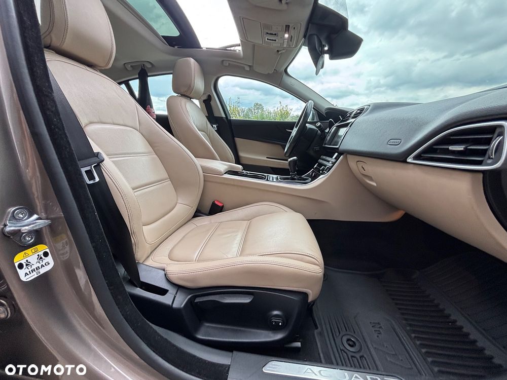 Jaguar XE 2.0 D Prestige - 20
