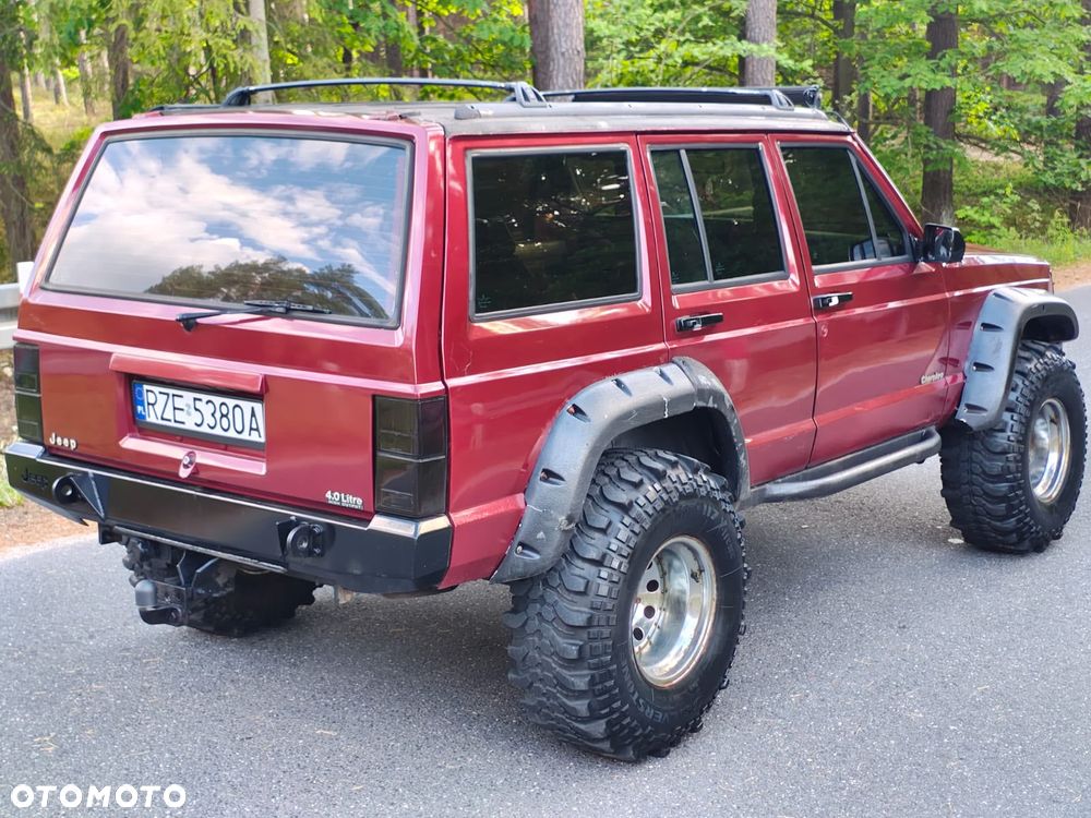 Jeep Cherokee - 19