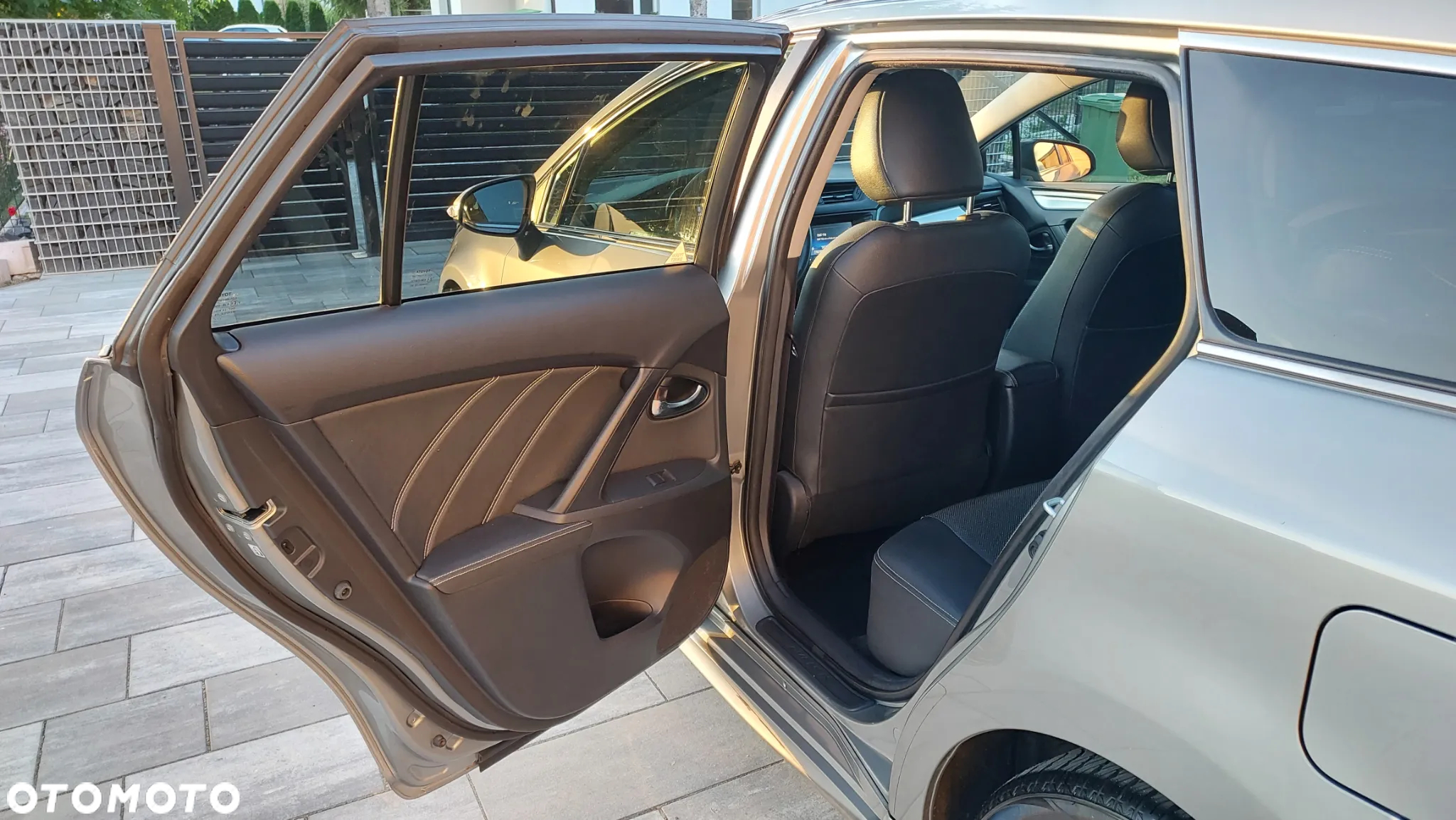 Toyota Avensis - 17