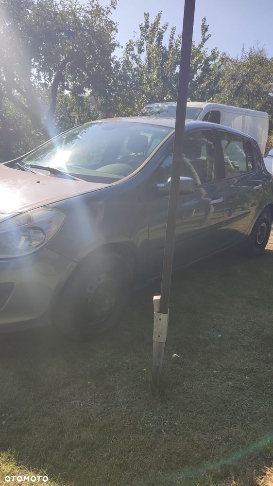 Renault Clio 1.5 dCi Authentique - 4