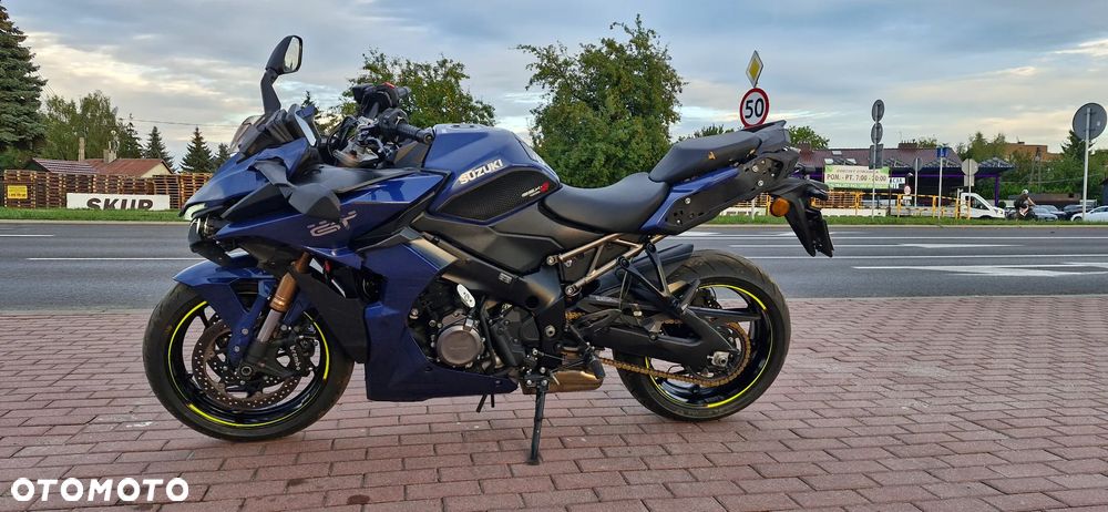 Suzuki GSX - 17