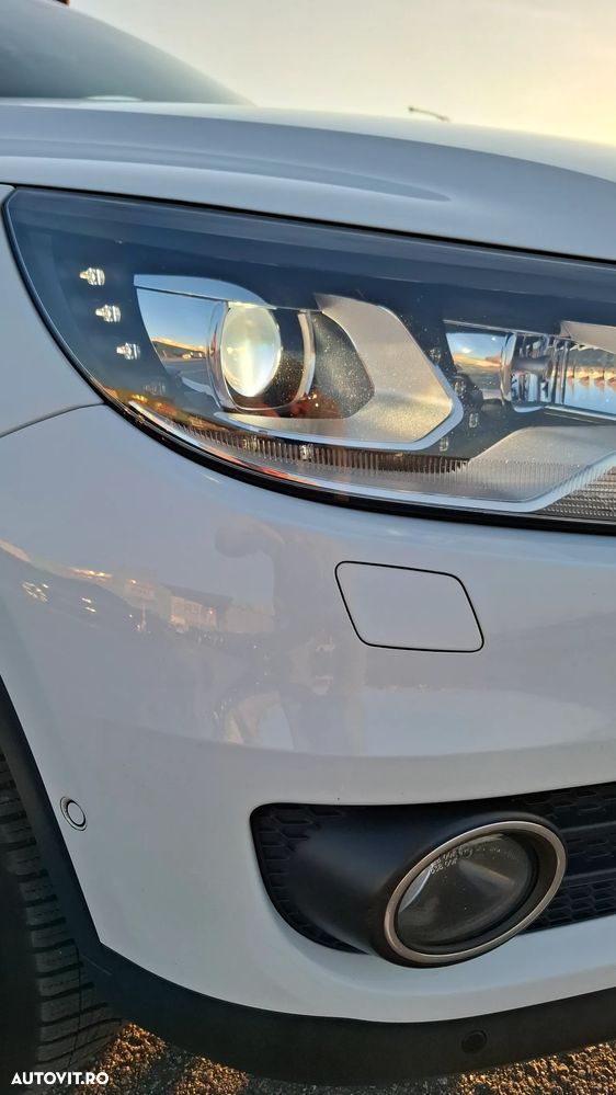 Volkswagen Tiguan 2.0 TDI DPF 4Motion BlueMotion Technology DSG Sport & Style - 9