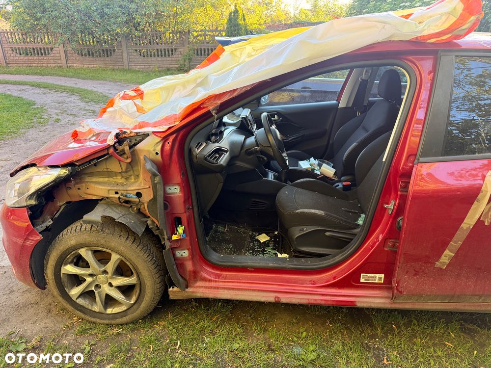 Peugeot 208 2016 photo 5