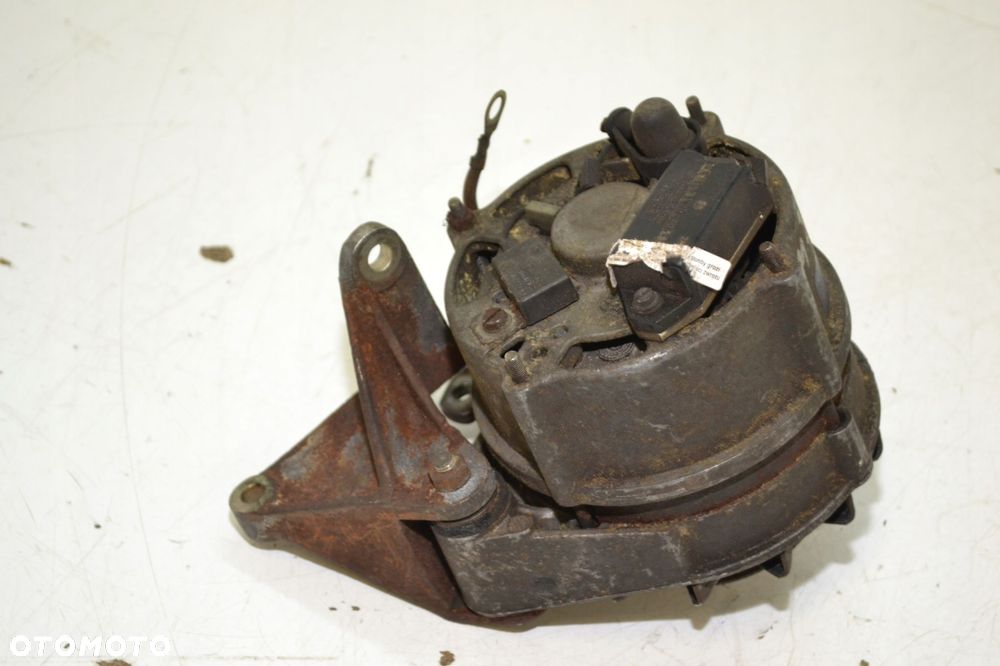 BMW E28 E24 M30 BOSCH ALTERNATOR 65A 0120489618 - 5