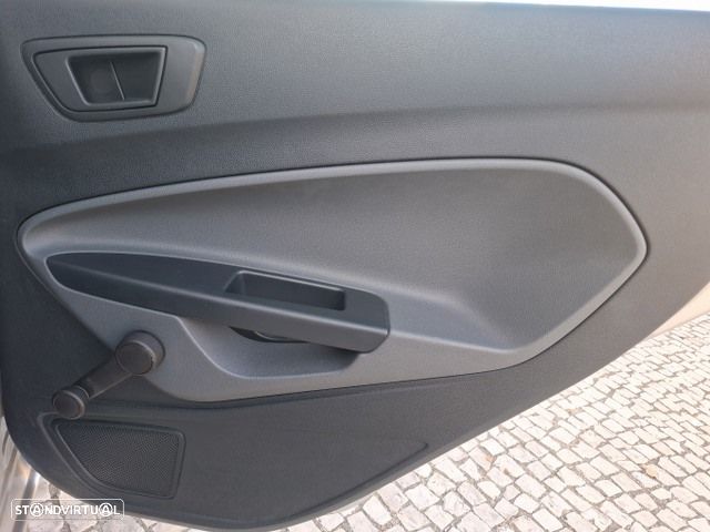 Ford Fiesta 1.25 Trend - 31