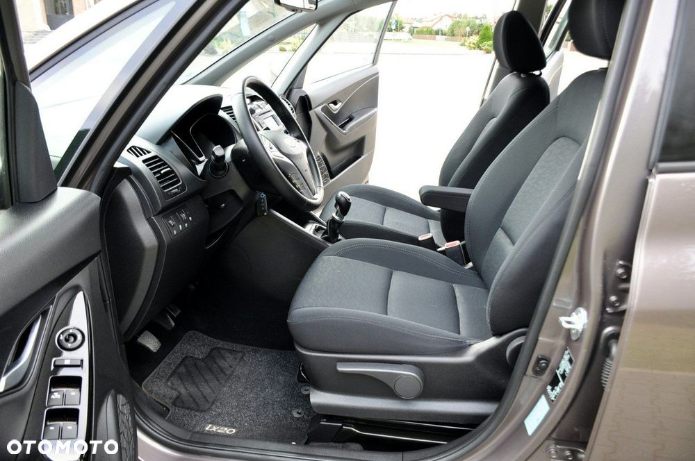 Hyundai ix20 - 22