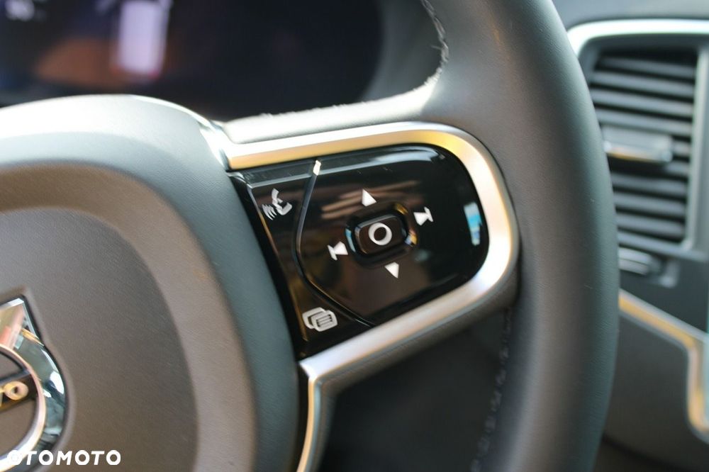 Volvo XC 90 B5 D AWD Geartronic Momentum - 26