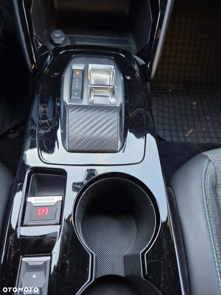 Peugeot 2008 e-2008 50kWh Allure - 19