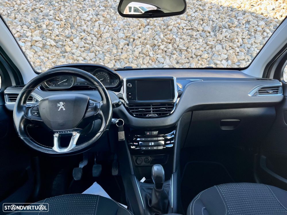 Peugeot 208 1.2 PureTech Allure - 24