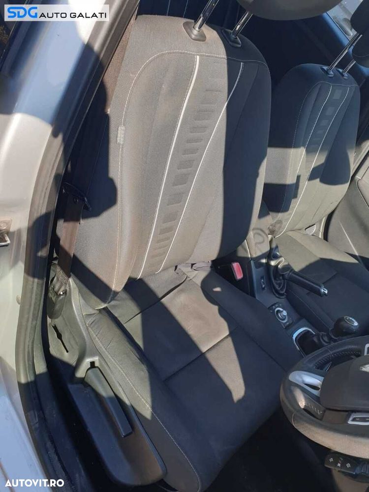 Interior Textil Scaun Fata Dreapta Bancheta Sezut cu Spatar Textil Fara Incalzire Renault Megane 3 Grandtour 2008 - 2015 [C1641] [C1643] - 1