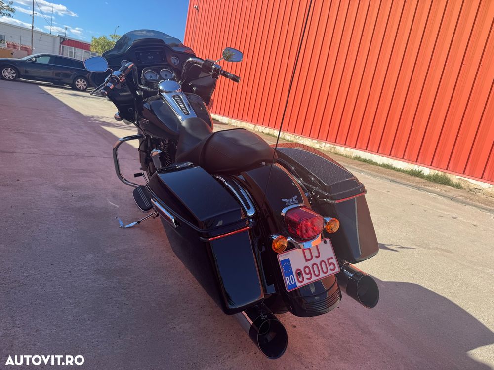 Harley-Davidson CVO Road Glide Limited - 6