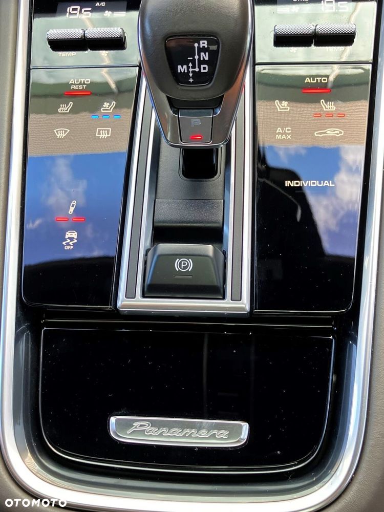 Porsche Panamera - 34