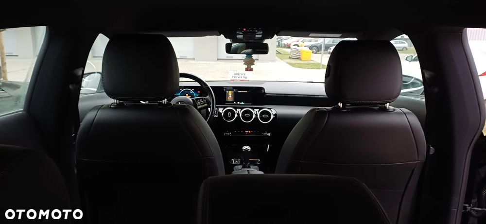 Mercedes-Benz CLA 180 d - 25