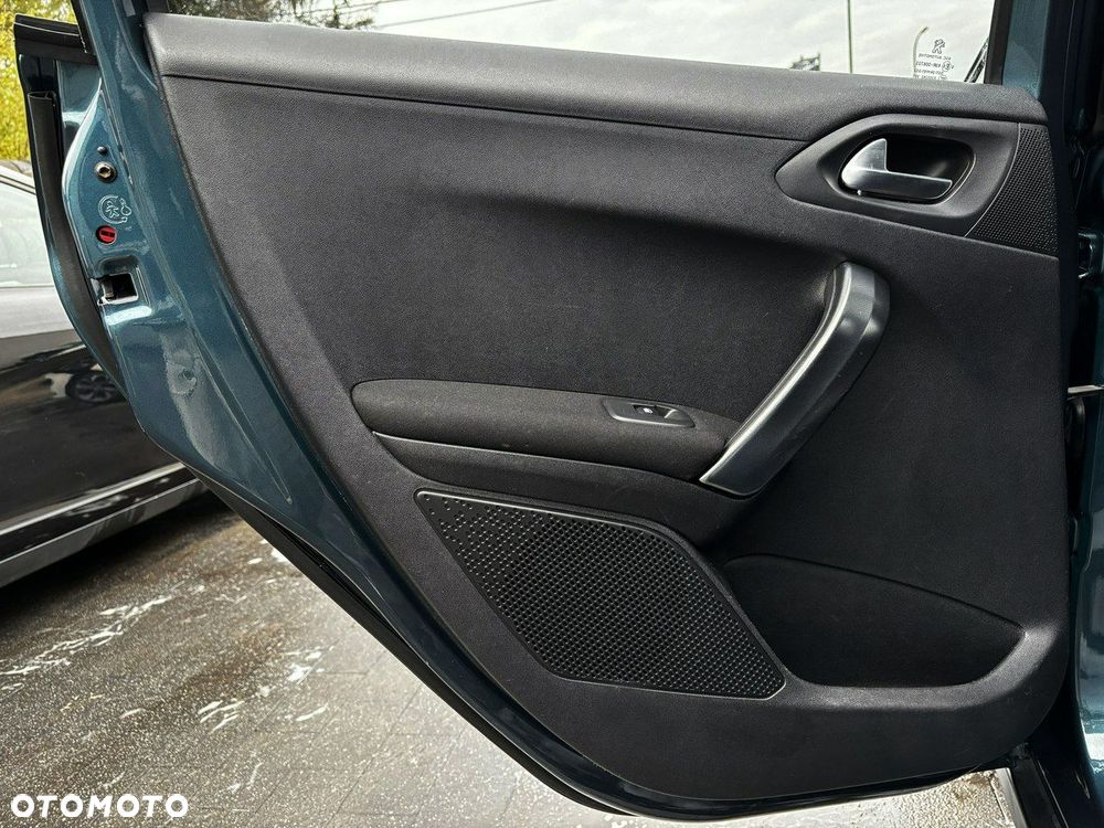 Peugeot 2008 1.2 Pure Tech Allure S&S - 12