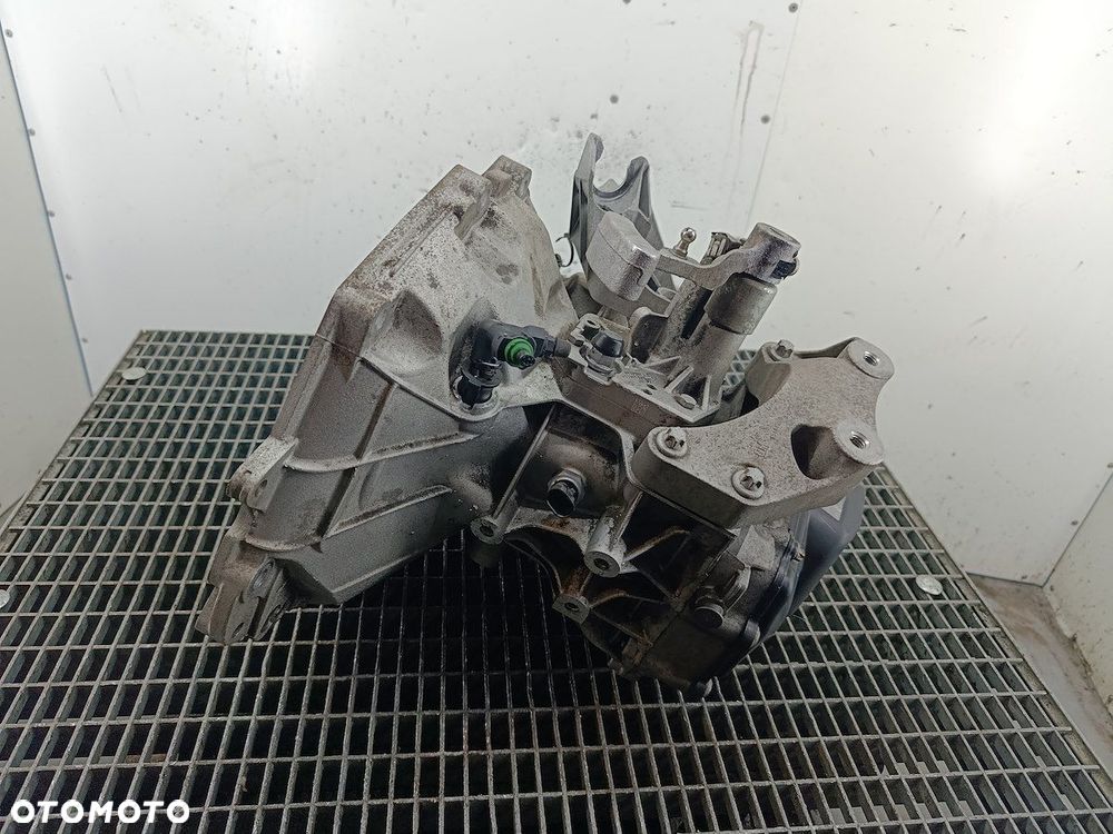 SKRZYNIA BIEGÓW MANUALNA 5 OPEL CORSA E B68S394 1.2 16V - 4