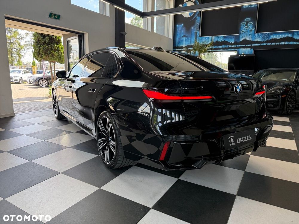 BMW Seria 7 - 8