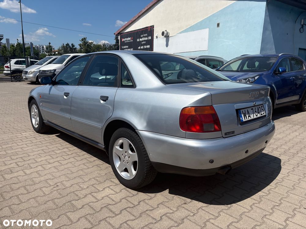 Audi A4 Limousine - 10