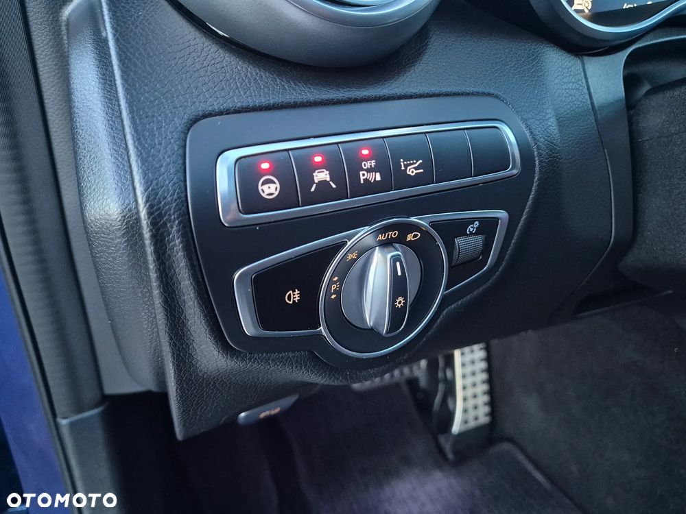 Mercedes-Benz Klasa C 220 d 4Matic T 9G-TRONIC AMG Line - 24