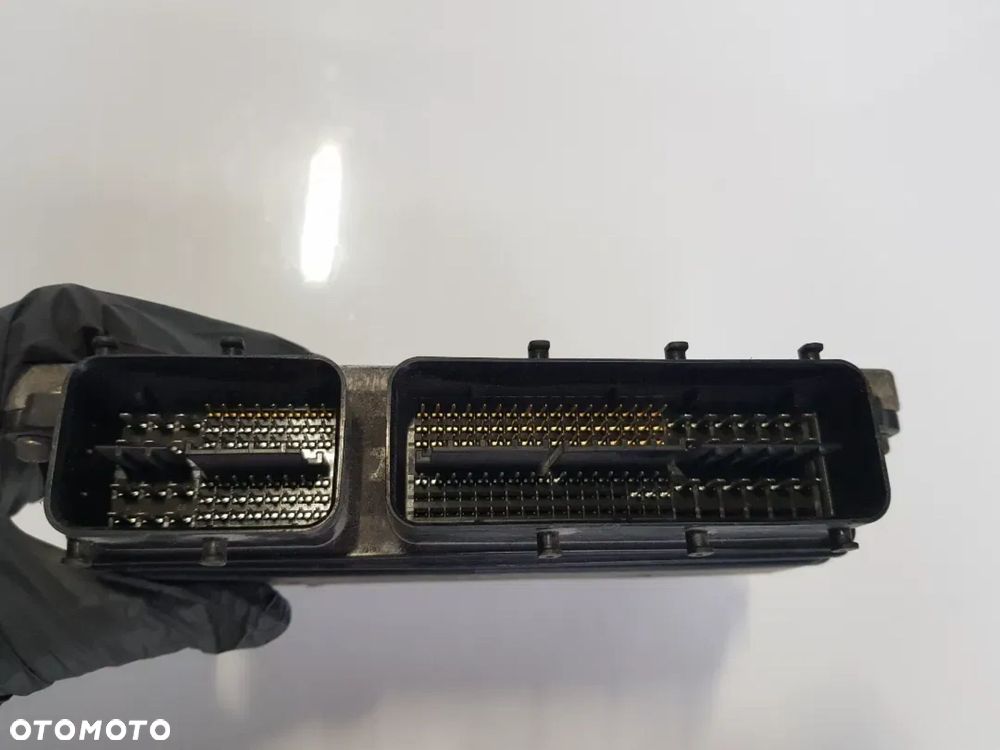 Sterownik komputer silnika Toyota Avensis 89661-05d22 - 3