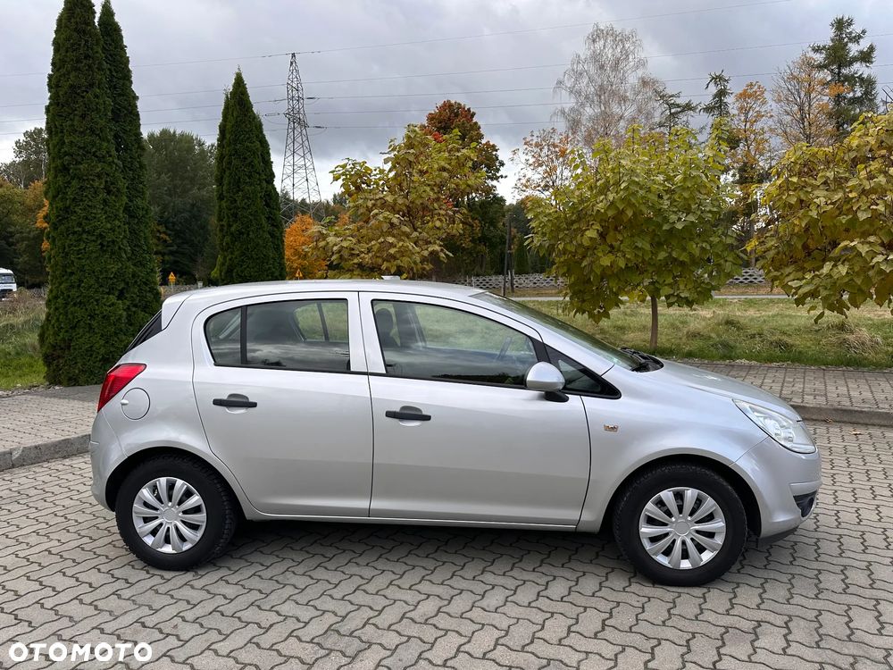 Opel Corsa 1.2 16V Essentia - 4