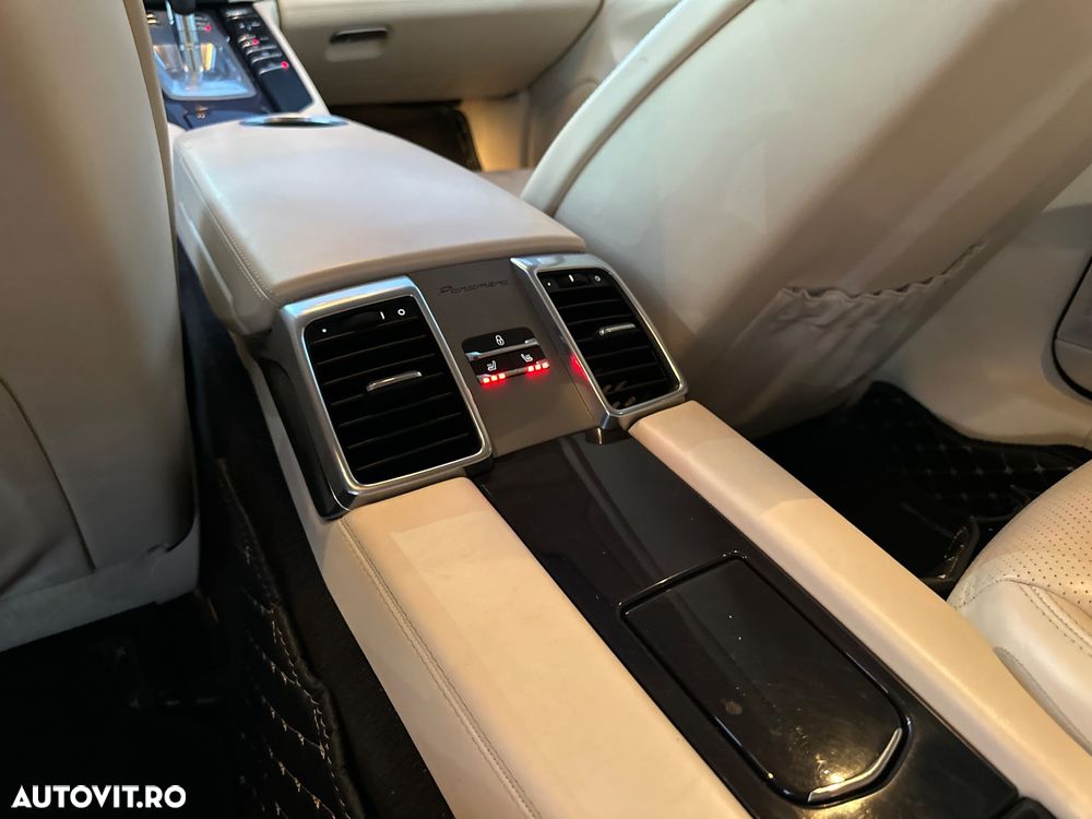 Porsche Panamera - 24