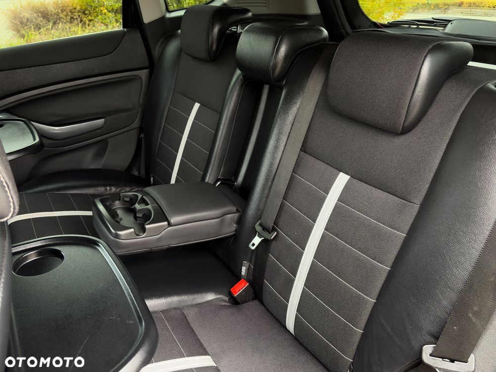 Ford Kuga 2.0 TDCi 2x4 Titanium - 34