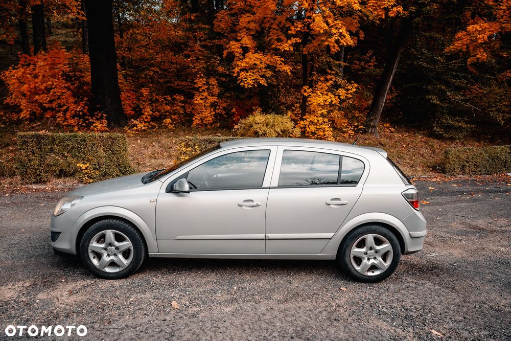 Opel Astra 2008 photo 2