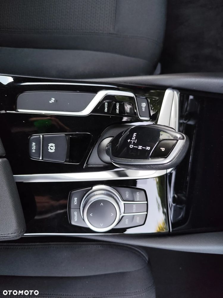 BMW Seria 5 520d xDrive - 17