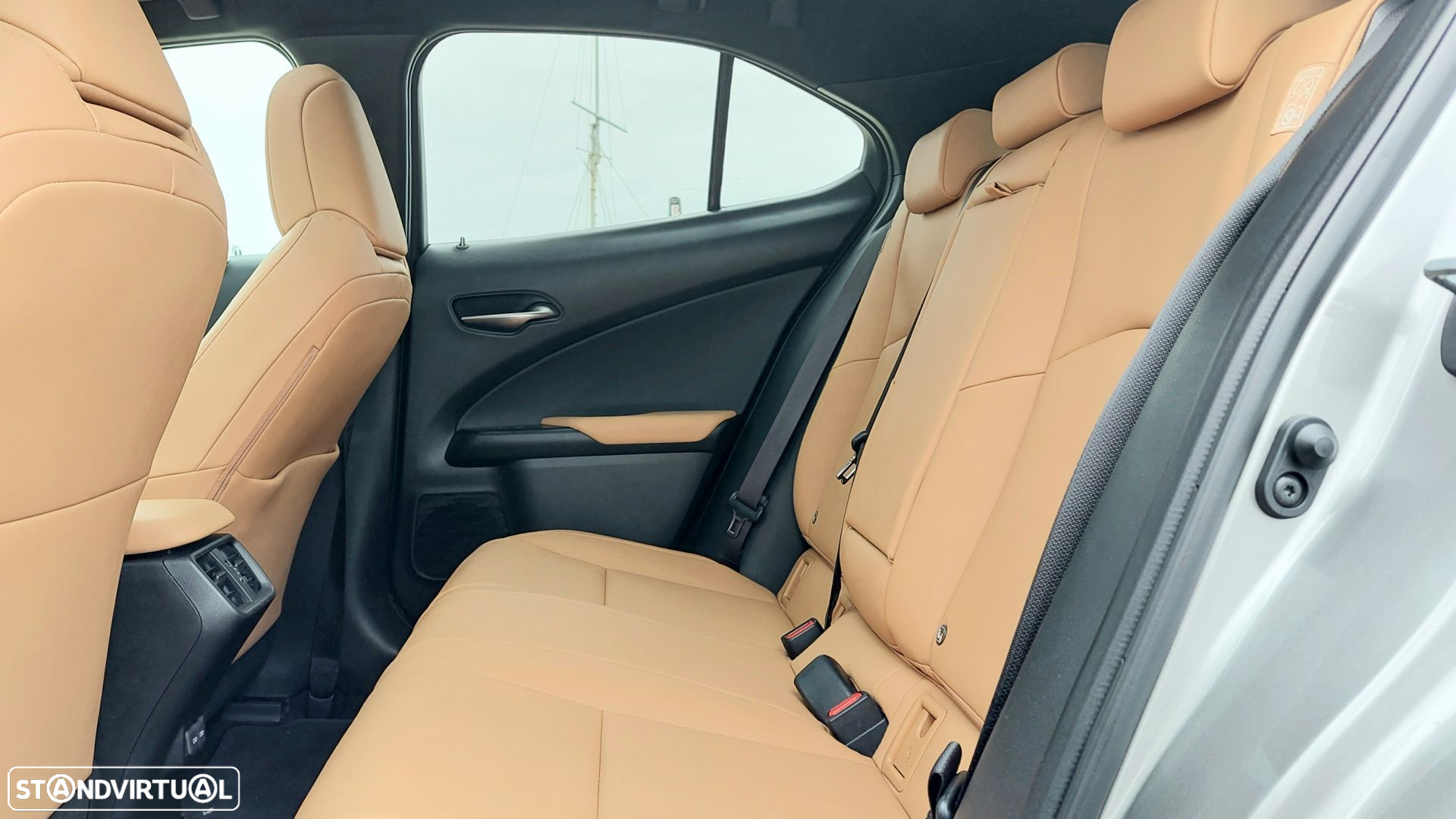 Lexus UX 250h Sport (Ecrã 12.3) - 11