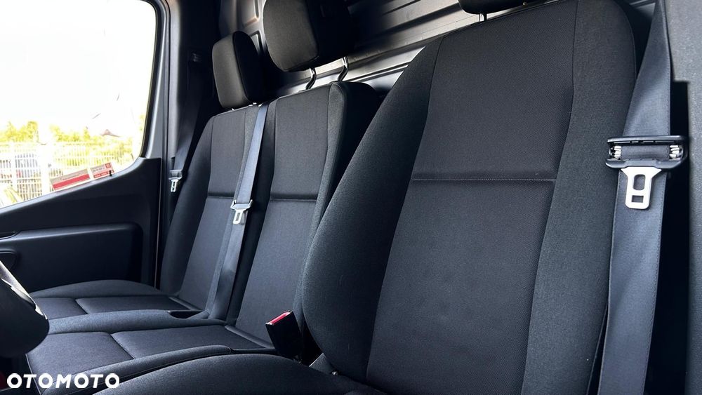 Mercedes-Benz Sprinter - 11