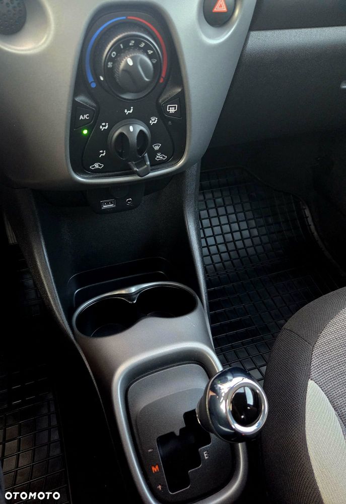 Toyota Aygo x.shift x-play connect - 22