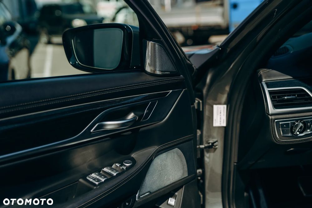 BMW Seria 7 740Ld xDrive - 16