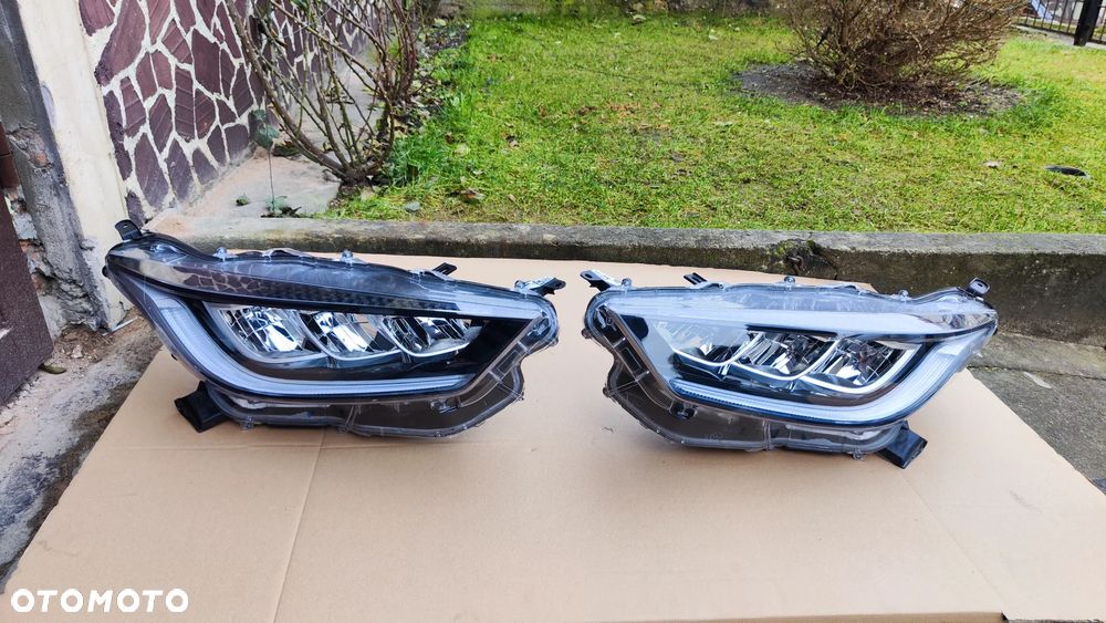 Toyota Yaris IV 20- Lampa Przednia FULL LED LR Komplet - 1
