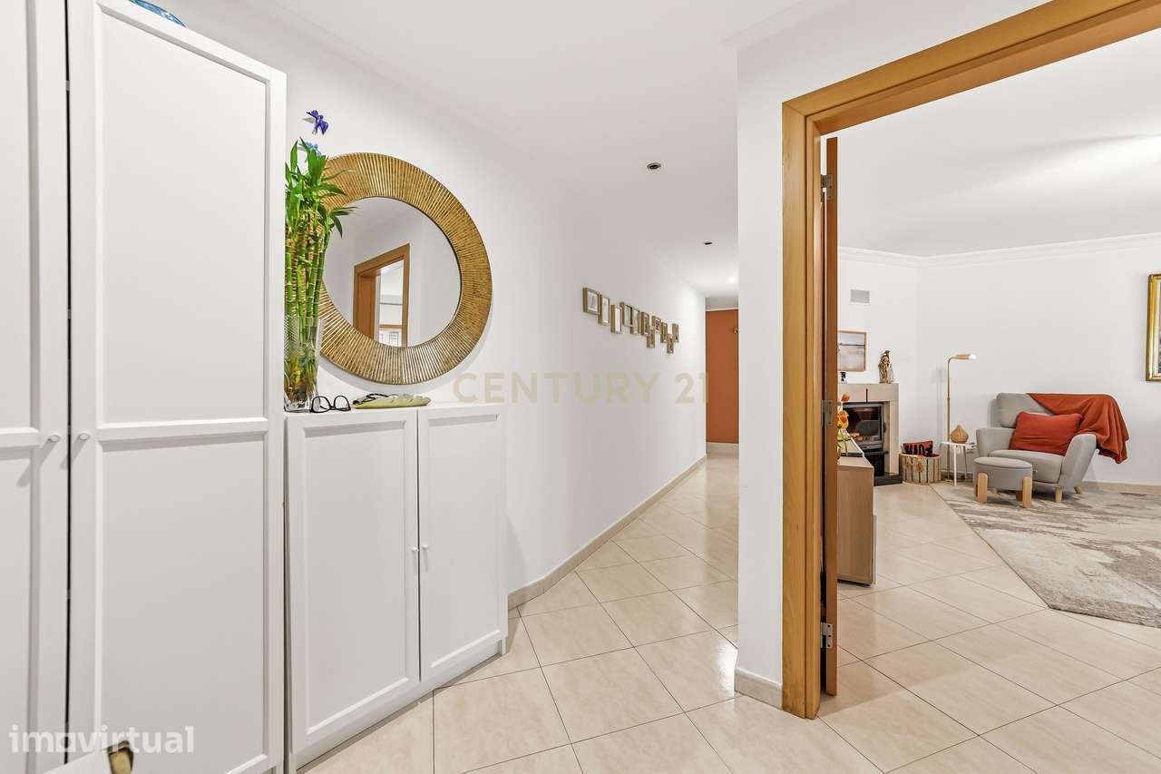 Apartamento T3 com excelente área em Santo António da Charneca – Barre - Grande imagem: 4/27