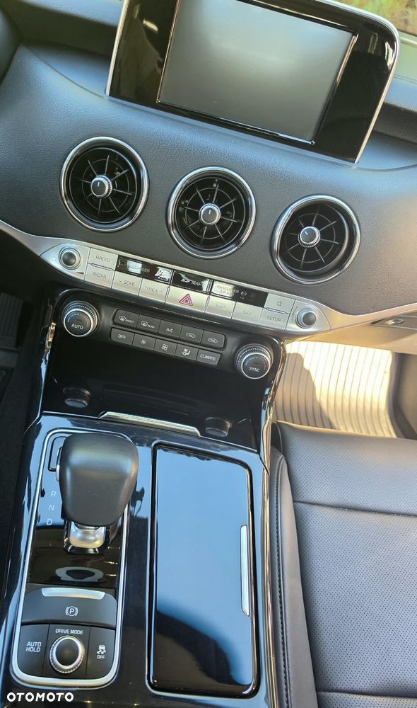 Kia Stinger 2.0 T-GDI L - 10