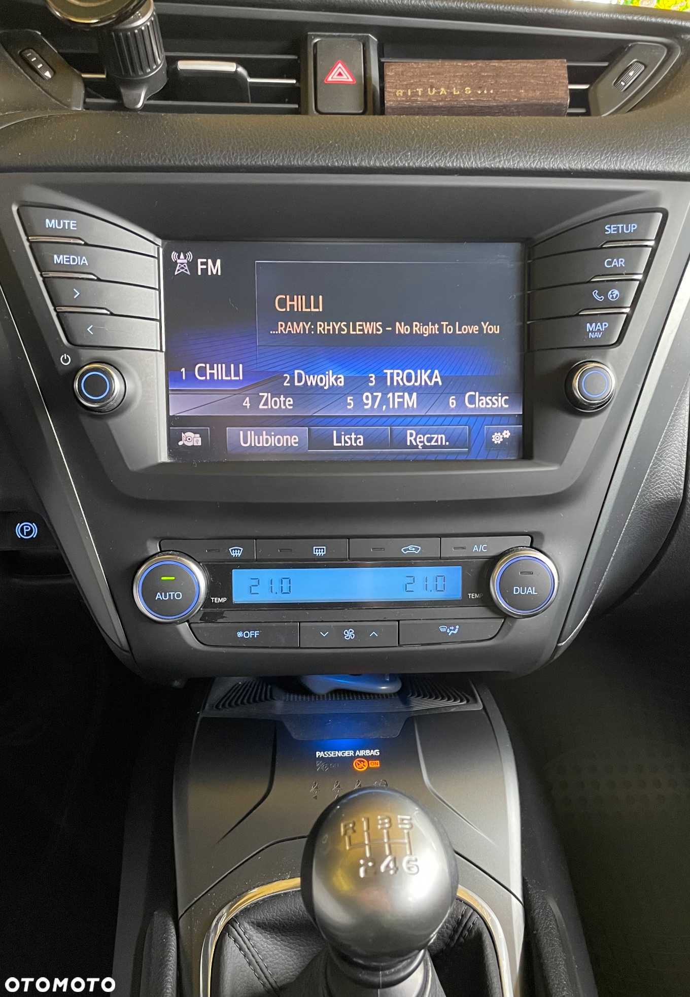 Toyota Avensis 1.8 Premium - 12