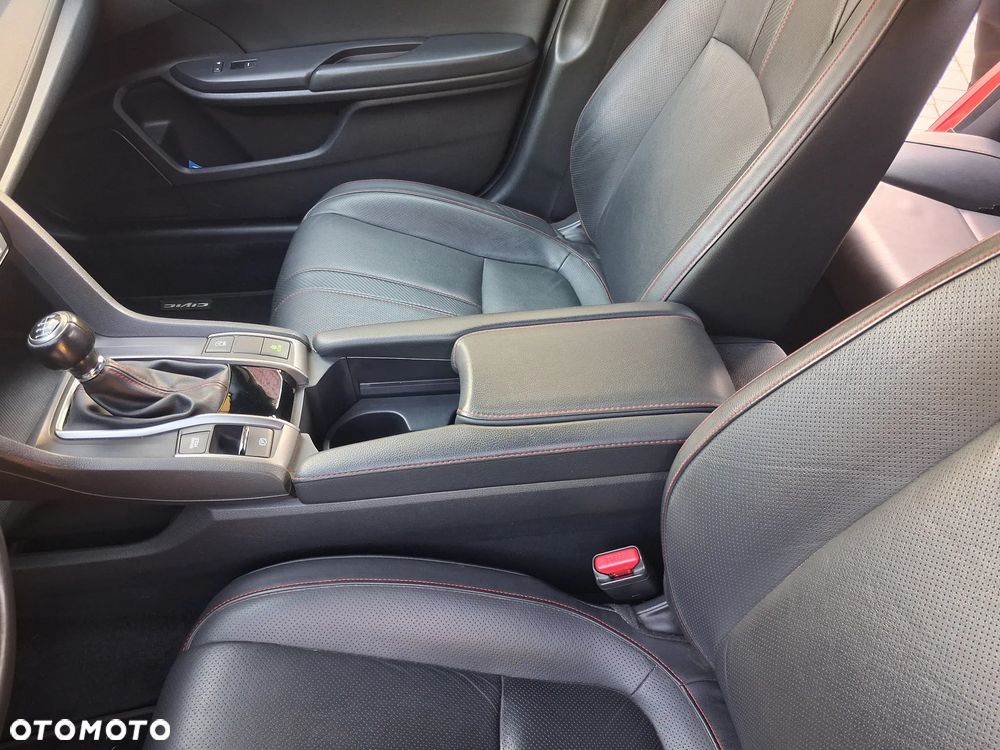Honda Civic 1.0 T Executive Sport Line - 24