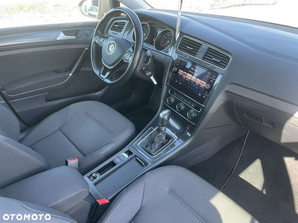 Volkswagen Golf - 29