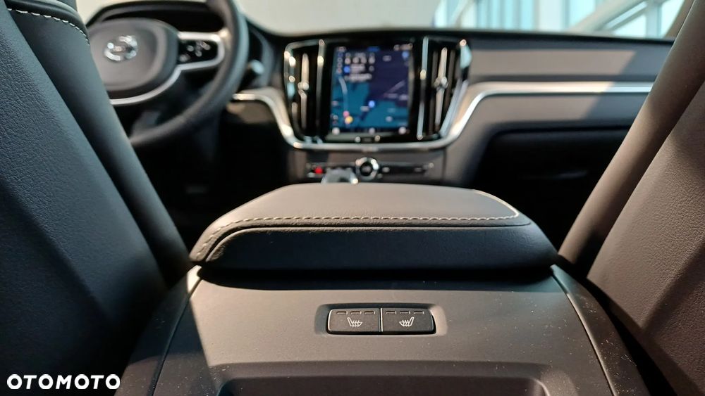 Volvo V60 B4 B Plus Dark - 17