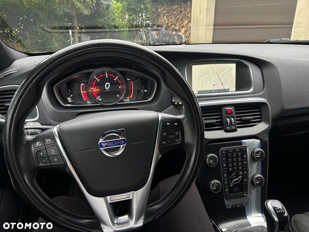 Volvo V40 D4 Drive-E R-Design Momentum - 16