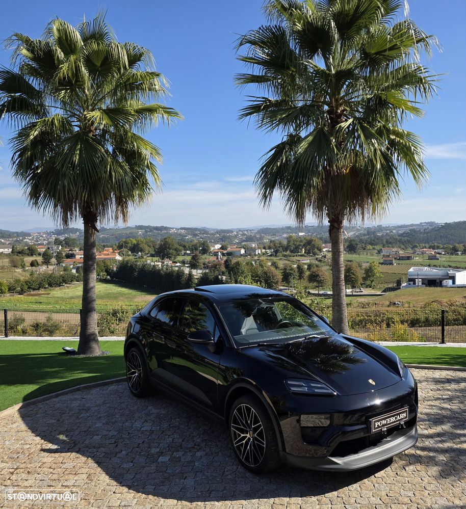 Porsche Macan Electric 4 - 11