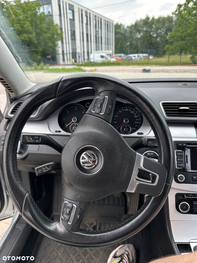 Volkswagen Passat 1.6 TDI DPF BlueMot Comfortline - 28