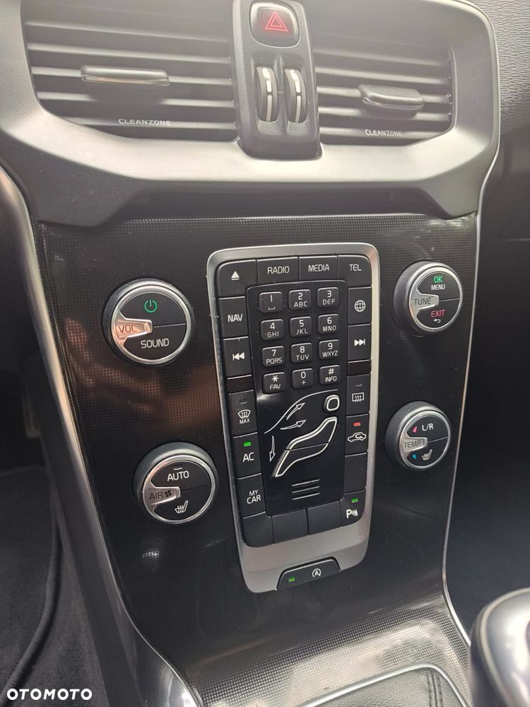 Volvo V40 T3 Drive-E Momentum - 9
