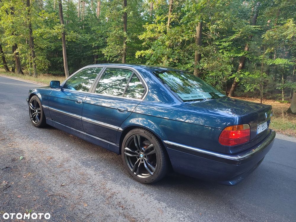 BMW Seria 7 735i - 4