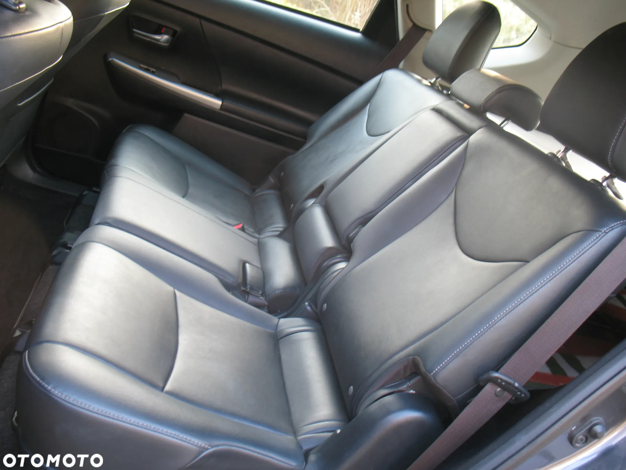 Toyota Prius+ (Hybrid) - 17