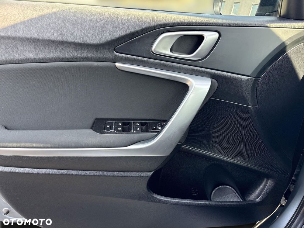 Kia Ceed - 10