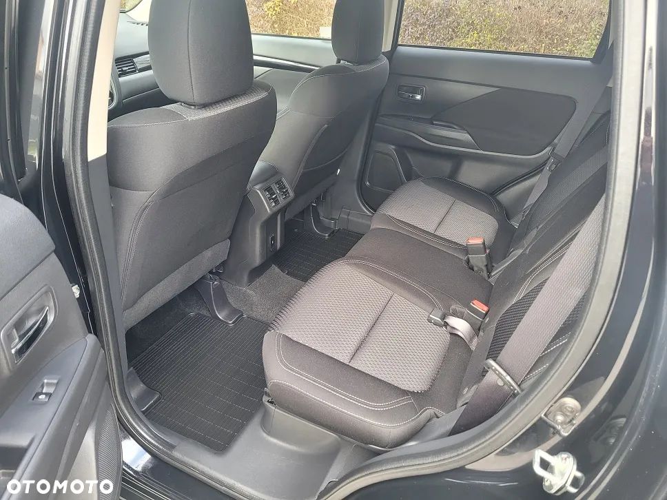 Mitsubishi Outlander 2.0 Intense + Navi 4WD CVT - 10