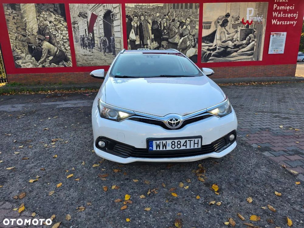 Toyota Auris Hybrid 135 Premium - 13